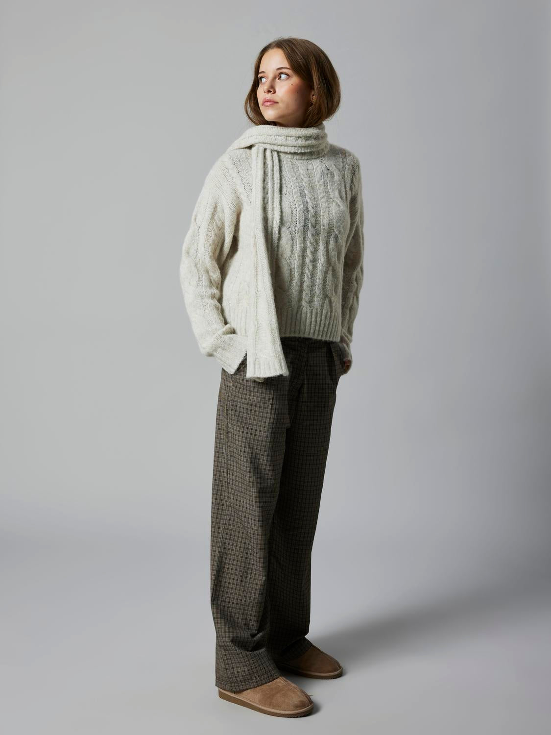 model_shot-creative